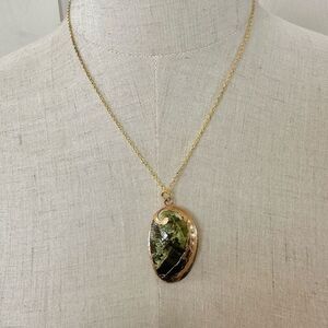 Green and gold tone shell pendant necklace